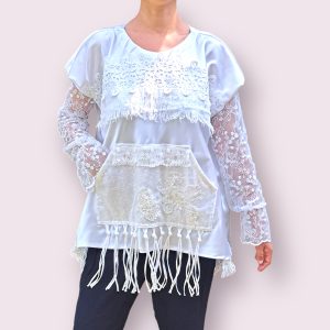 Bluza alba cu broderii si franjuri decorative marime M