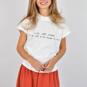 Tricou alb cu mesaj brodat... S-au copt ciresele si eu inca n-am invatat sa mint