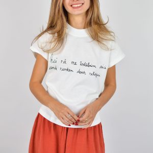 Tricou alb cu mesaj brodat... Hai sa ne-ntalnim aici unde suntem doar sclipici