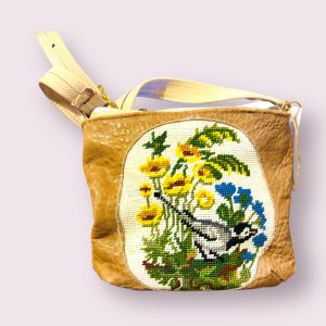 Geanta din piele cu tapiserie florala si pasare brodata