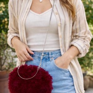 Geanta burgundy cu textura fluffy UNICAT