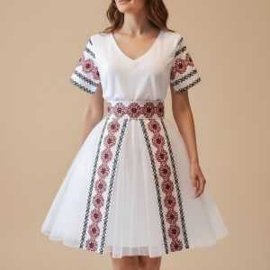 Fusta din tulle cu insertii traditionale